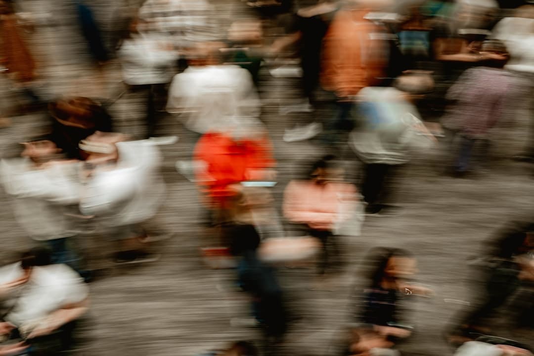 《一同探爱情》定档五一，全民观察员侦破浪漫暗码